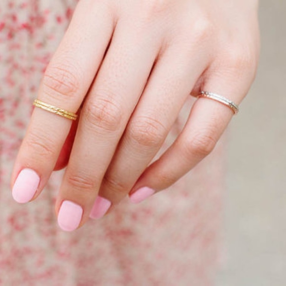Jewelry - Dainty Textured Gold Midi Ring